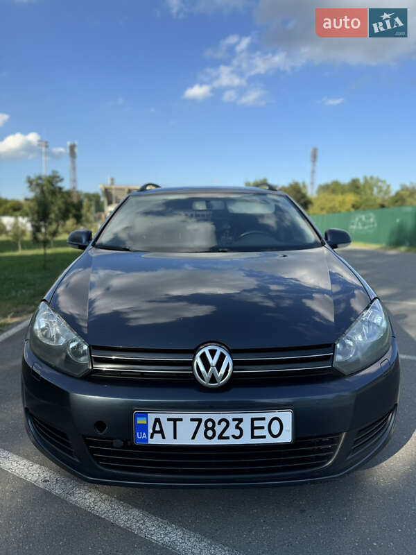 Універсал Volkswagen Golf 2010 в Івано-Франківську