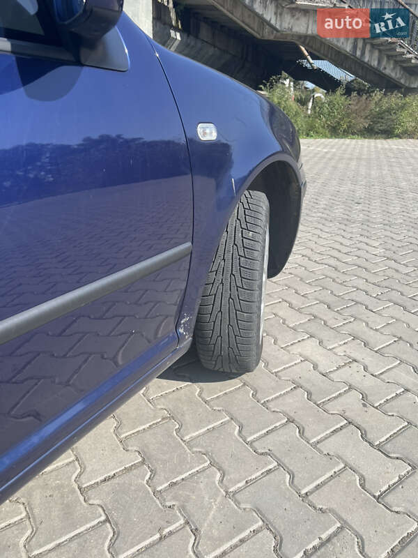 Хетчбек Volkswagen Golf 2001 в Дрогобичі