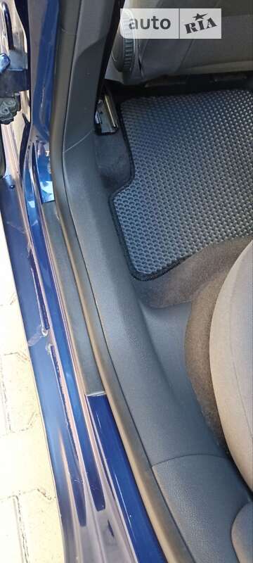 Хэтчбек Volkswagen Golf 2005 в Хмельницком