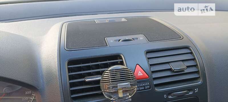 Хэтчбек Volkswagen Golf 2005 в Хмельницком