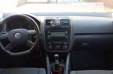 Хэтчбек Volkswagen Golf 2005 в 