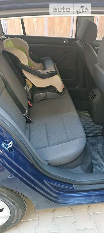 Хэтчбек Volkswagen Golf 2005 в Хмельницком