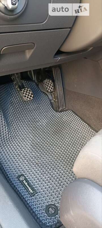 Хэтчбек Volkswagen Golf 2005 в Хмельницком