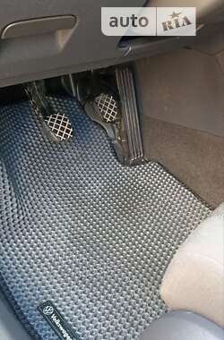 Хэтчбек Volkswagen Golf 2005 в 