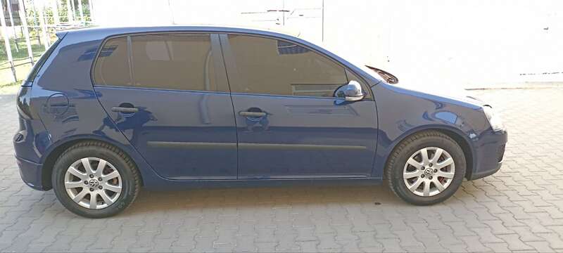 Хэтчбек Volkswagen Golf 2005 в Хмельницком