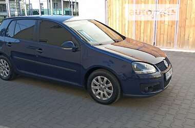 Хэтчбек Volkswagen Golf 2005 в 