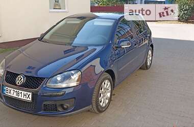 Хэтчбек Volkswagen Golf 2005 в 