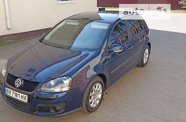 Хэтчбек Volkswagen Golf 2005 в 