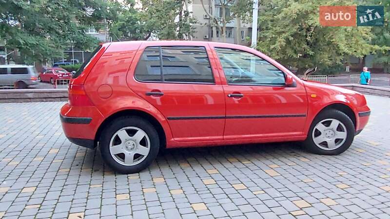 Хетчбек Volkswagen Golf 1999 в Одесі