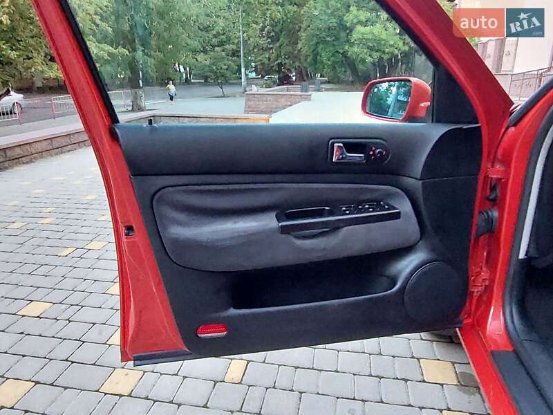 Хетчбек Volkswagen Golf 1999 в Одесі