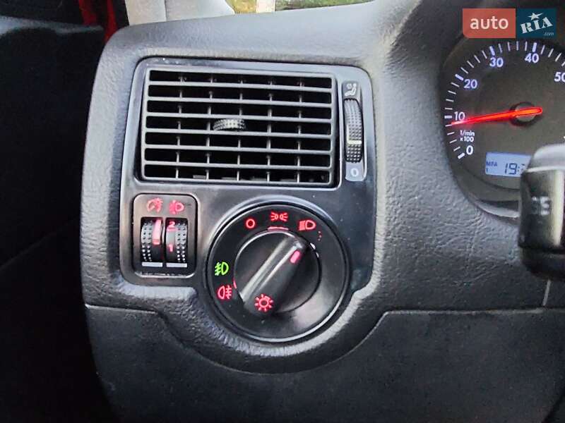 Хетчбек Volkswagen Golf 1999 в Одесі