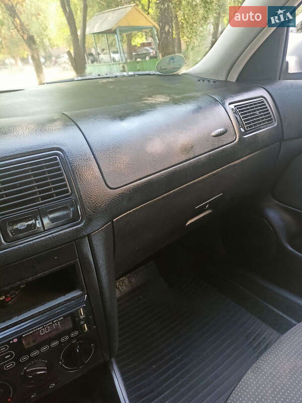 Хэтчбек Volkswagen Golf 2001 в Гадяче