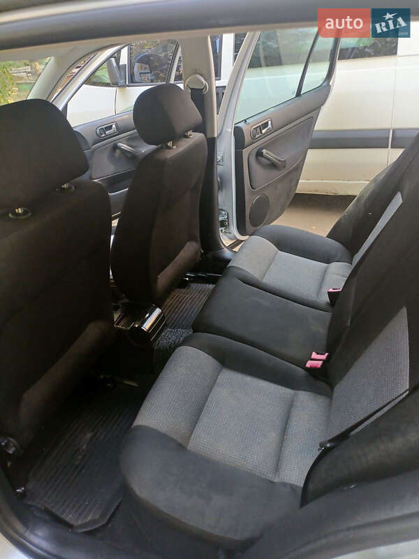 Хэтчбек Volkswagen Golf 2001 в Гадяче