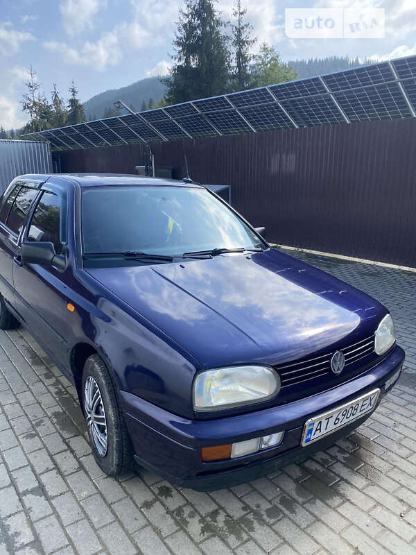 Хетчбек Volkswagen Golf 1995 в Долині