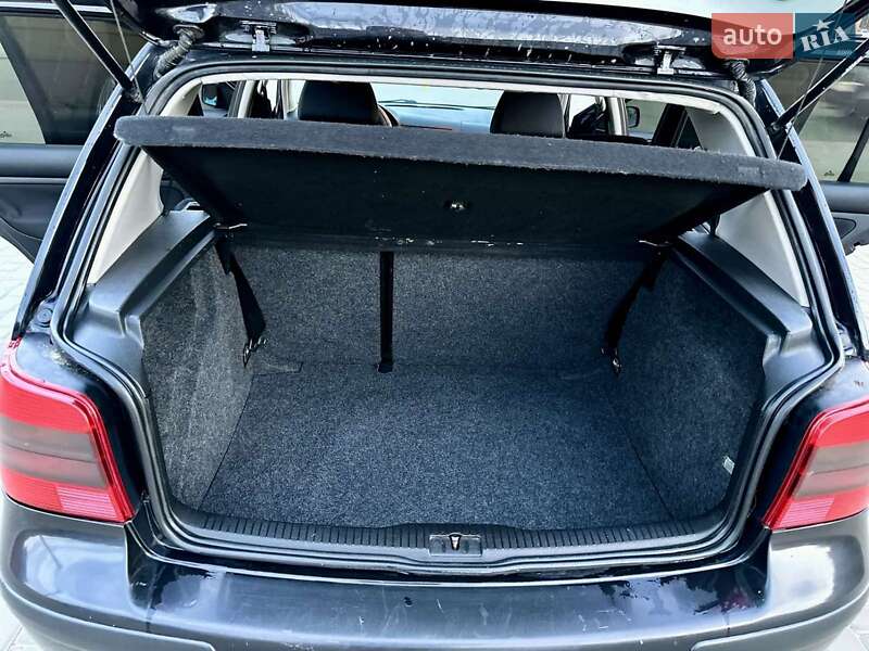 Хэтчбек Volkswagen Golf 2001 в Локачах