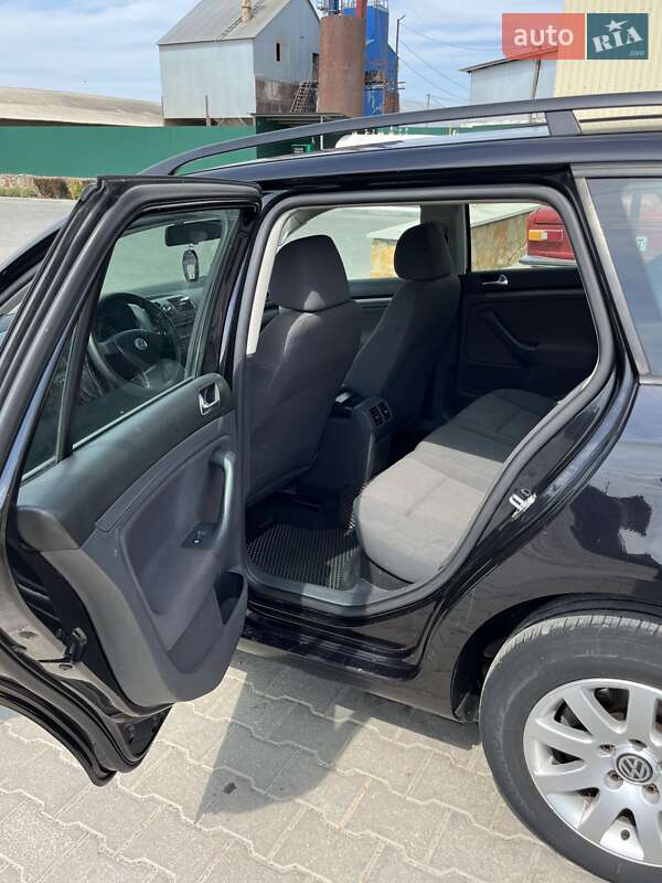 Універсал Volkswagen Golf 2007 в Чернівцях