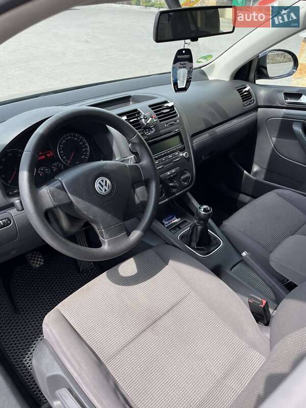 Універсал Volkswagen Golf 2007 в Чернівцях