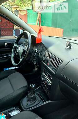 Хэтчбек Volkswagen Golf 2001 в Казатине