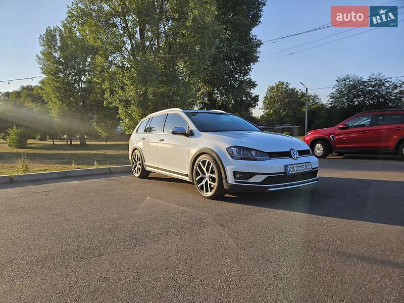 Универсал Volkswagen Golf 2017 в Киеве