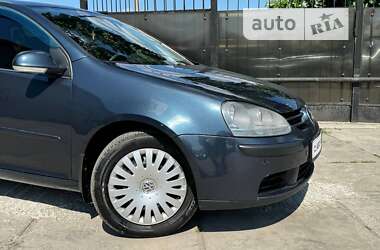 Хетчбек Volkswagen Golf 2005 в Києві