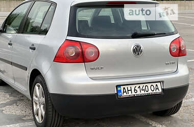 Хэтчбек Volkswagen Golf 2004 в Киеве