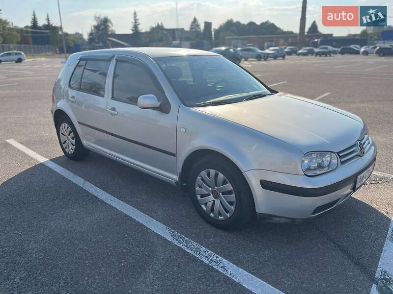 Хэтчбек Volkswagen Golf 2000 в Житомире