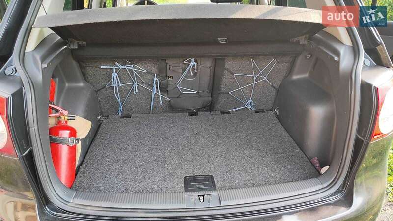 Хэтчбек Volkswagen Golf 2006 в Рахове