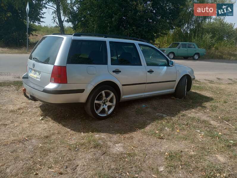 Універсал Volkswagen Golf 2002 в Умані