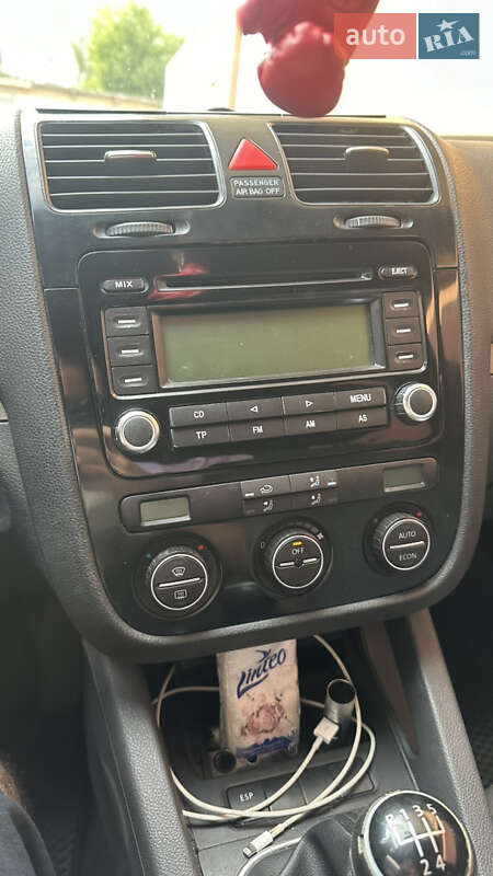 Хетчбек Volkswagen Golf 2005 в Києві