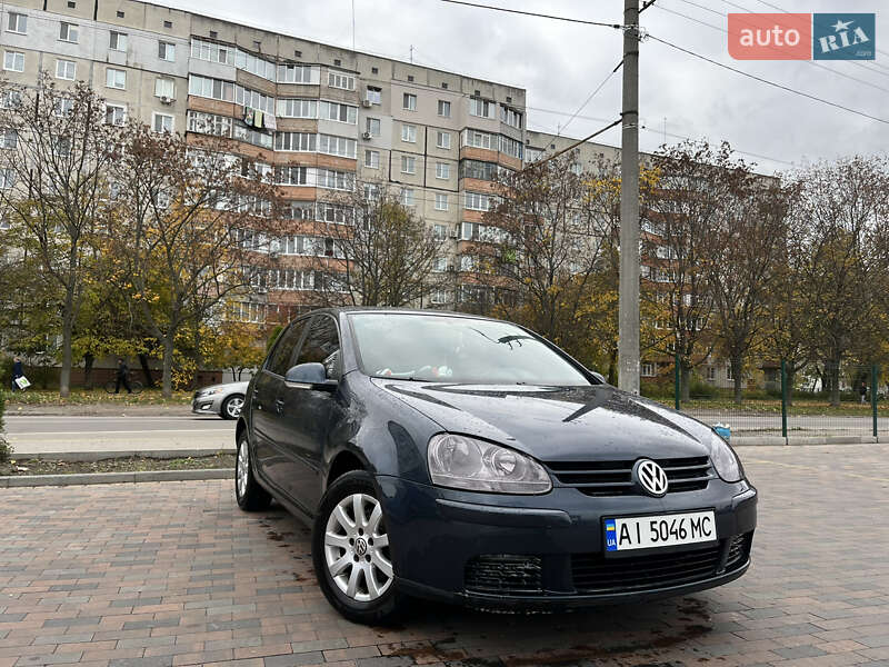 Хетчбек Volkswagen Golf 2005 в Києві