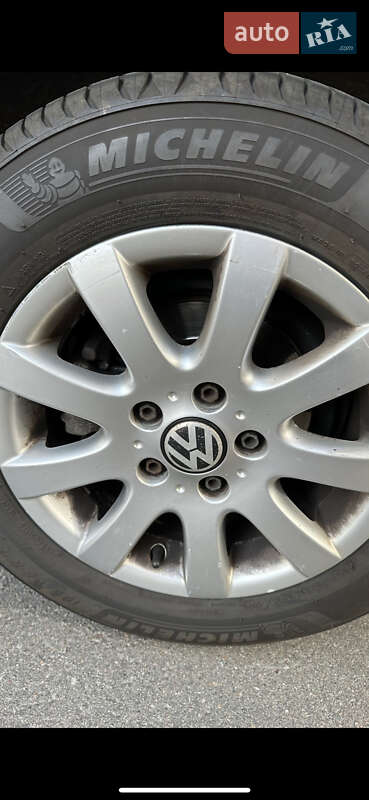 Хетчбек Volkswagen Golf 2005 в Києві