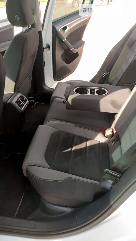 Універсал Volkswagen Golf 2017 в Чернігові