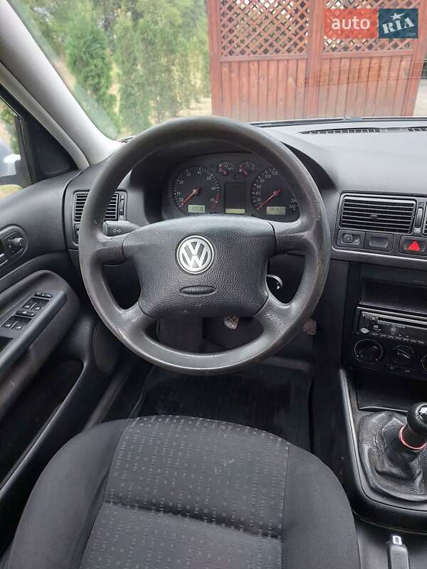 Хэтчбек Volkswagen Golf 2003 в Звенигородке фото 26 Хэтчбек Volkswagen Golf 2003 в Звенигородке