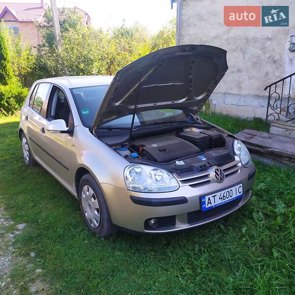 Хэтчбек Volkswagen Golf 2005 в Долине