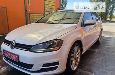 Универсал Volkswagen Golf 2016 в Чернигове