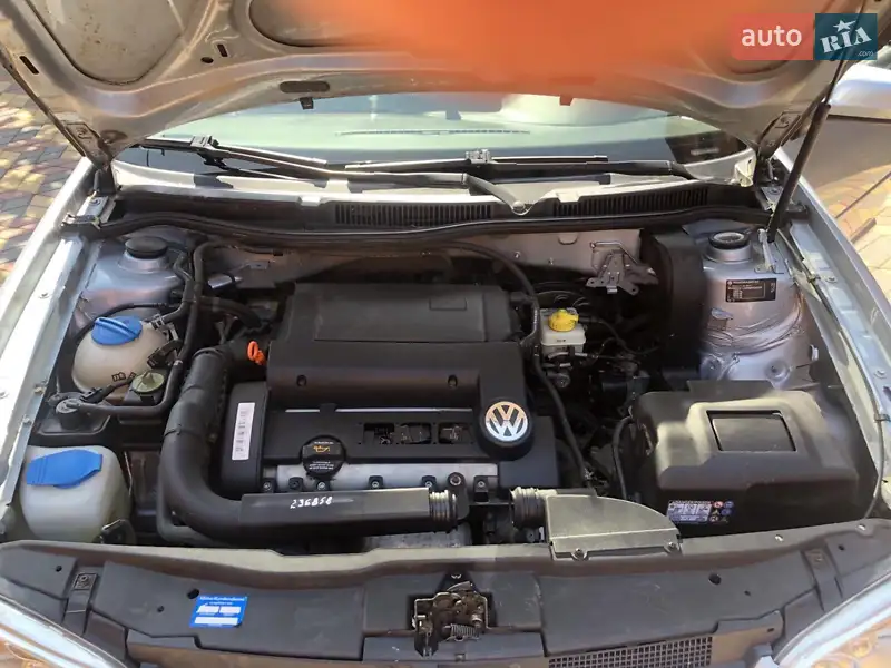 Універсал Volkswagen Golf 2004 в 