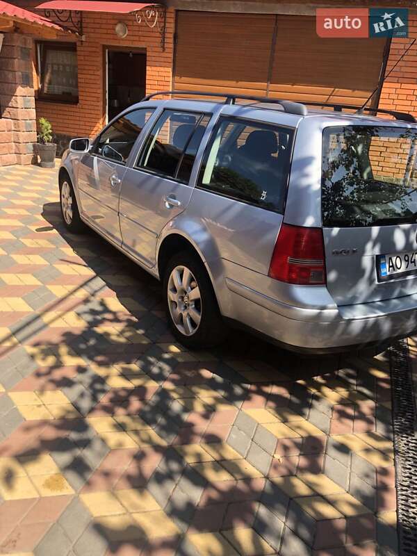 Універсал Volkswagen Golf 2004 в Мукачевому