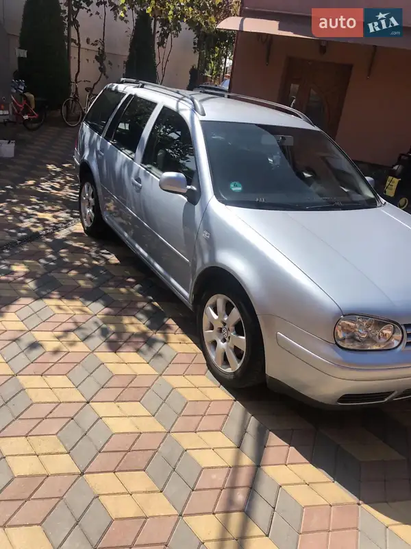 Універсал Volkswagen Golf 2004 в 