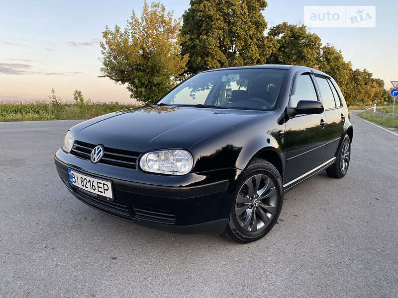 Хетчбек Volkswagen Golf 2000 в Заводське