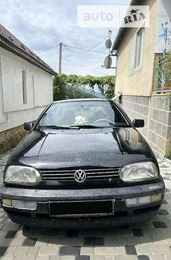 Хэтчбек Volkswagen Golf 1997 в Сваляве