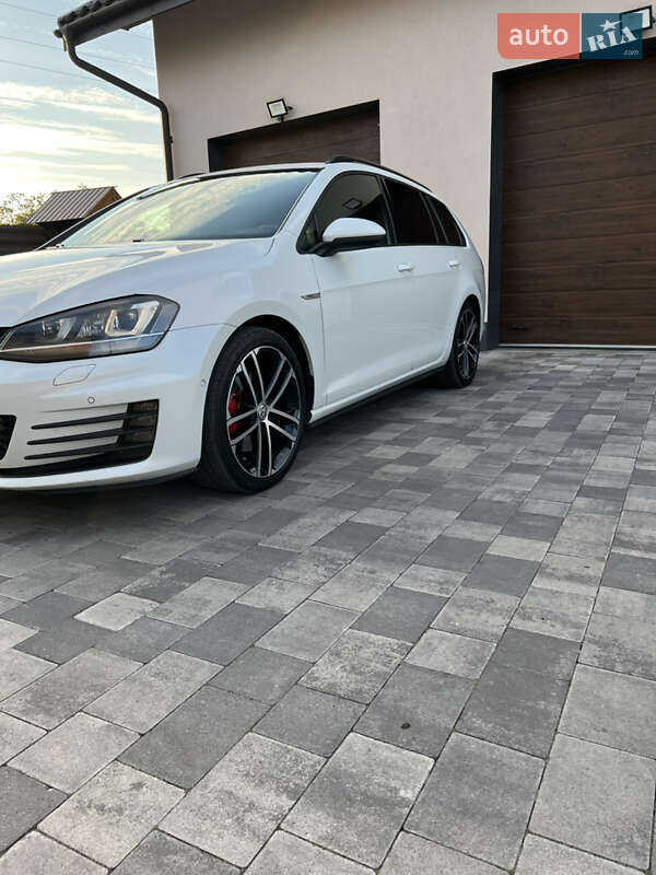 Універсал Volkswagen Golf 2015 в Львові