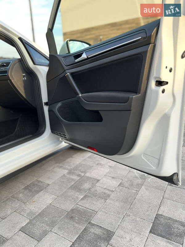 Універсал Volkswagen Golf 2015 в Львові