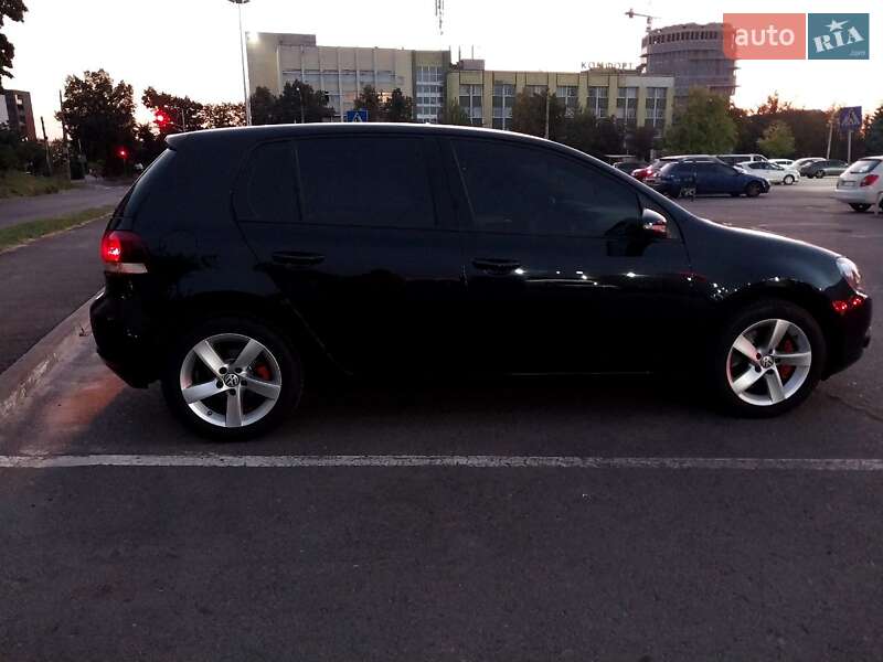 Хетчбек Volkswagen Golf 2010 в Львові