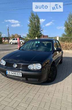 Хетчбек Volkswagen Golf 2001 в Чернівцях