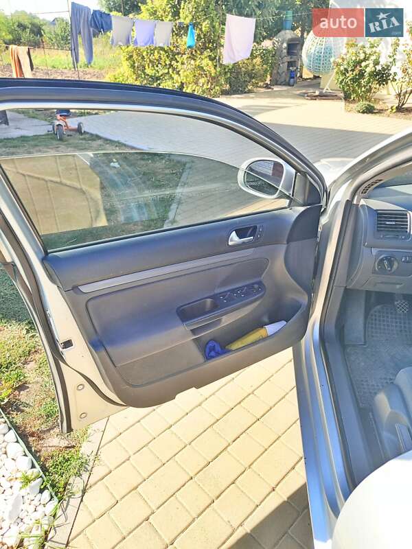 Універсал Volkswagen Golf 2009 в Липовці