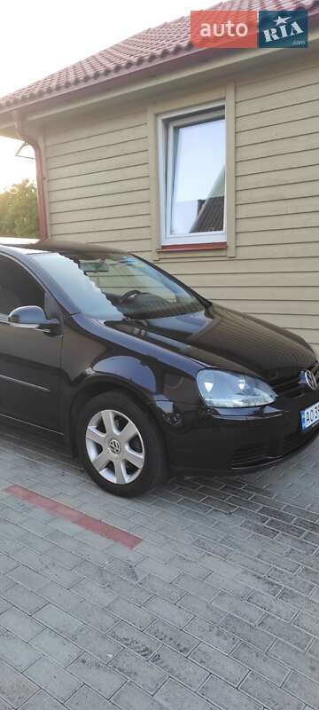 Хэтчбек Volkswagen Golf 2003 в Ужгороде