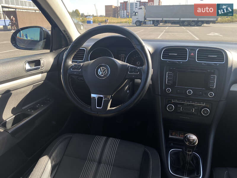 Універсал Volkswagen Golf 2012 в Луцьку