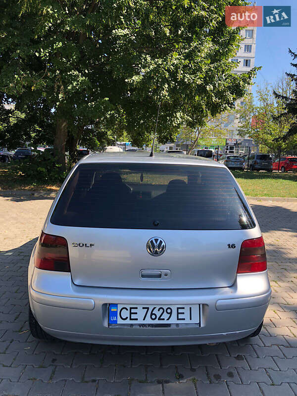 Хэтчбек Volkswagen Golf 2002 в Черновцах