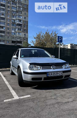 Хэтчбек Volkswagen Golf 2003 в Киеве