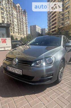 Хэтчбек Volkswagen Golf 2014 в Киеве